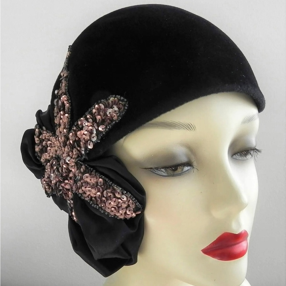 Vintage 1950s Schiaparelli Black Velour Fur Felt Half Hat with Side Detail